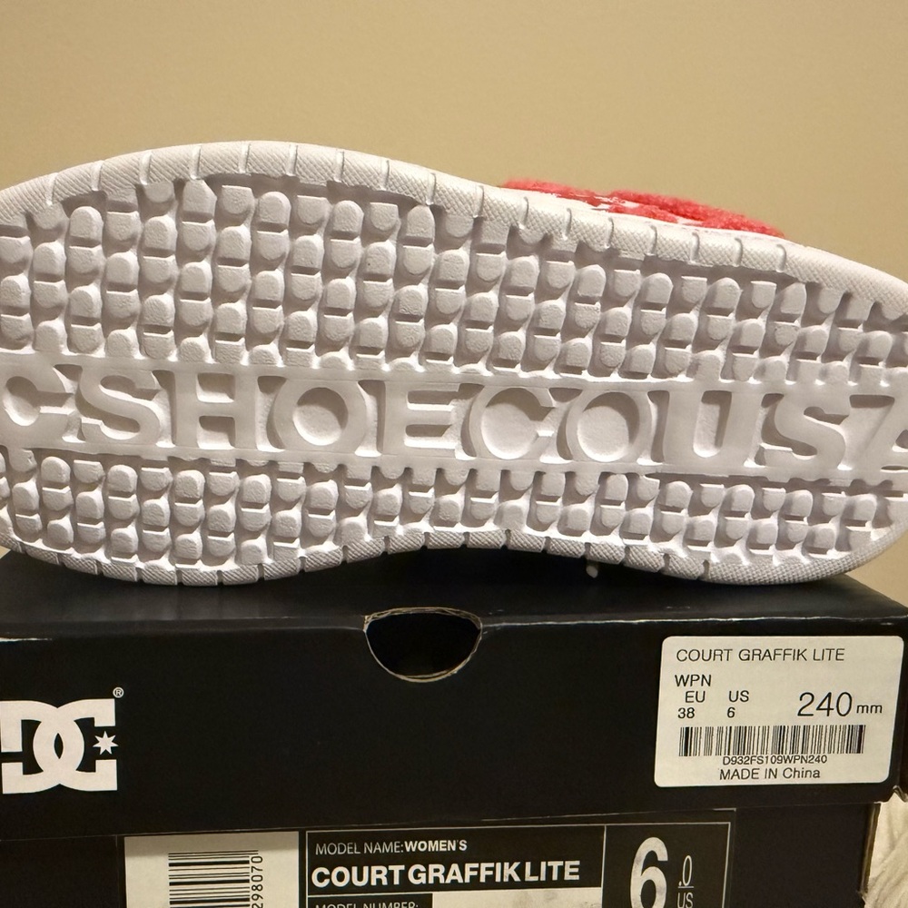 DC Women’s Court Graffik Lite (Pink) - Picture 7 of 7